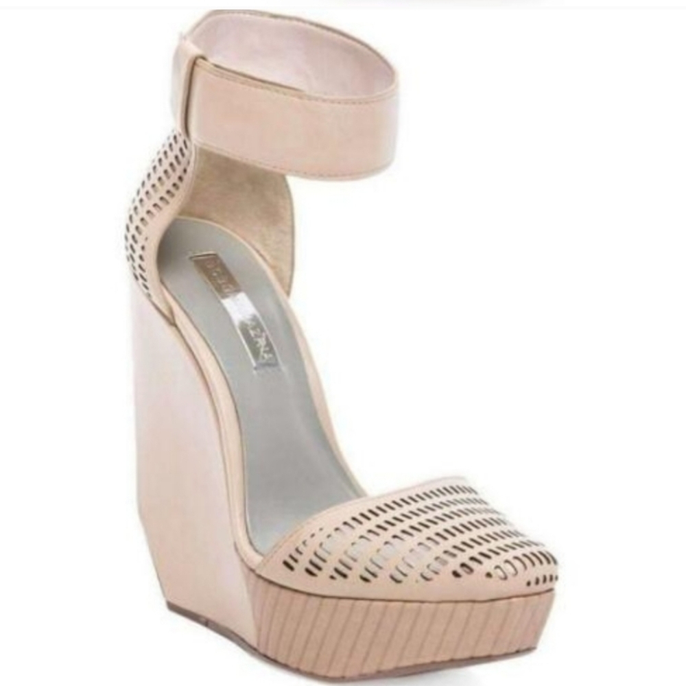 Bcbg ma-austin wedges platform sandals  size 5.5 M